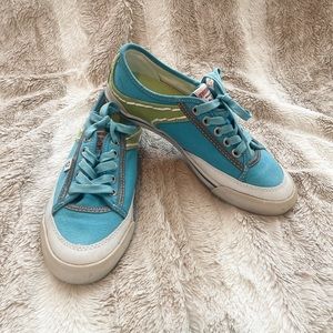 True Religion women's 7 Canvas Sneakers